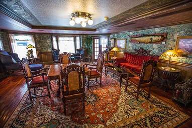 The Gentlemen's Parlor on the American Queen riverboat