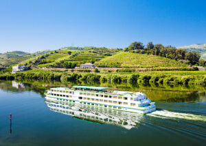 Riverboat in the Duro Valley.